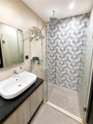 Executive 1-Bedroom Sea View Balcony AEON Towers Fast WiFi