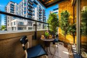 Modern Two Bedroom Apartment with Balcony in London Wandsworth