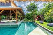 Villa Emma - 3BR Unique Wooden Villa in Canggu