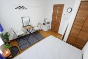 GS102 Ground Floor Open Plan Home Double Bed Private Kitchen and Bath Sleeps 2