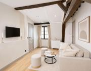 Stunning 2 bedroom property in the Marais