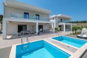 Top Sani Beach