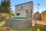Apartamento con jardín y piscina
