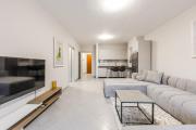 Saranda Seaview Stay by PikHost