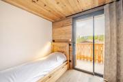 Chalet Habert 5 just 200m from the ski slopes in La Clusaz