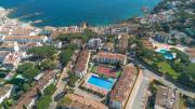 Refurbished apartment calella de pal. beach 250mts