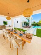 Opulent Villa - Oceanfront Com Sosua Ocean Village