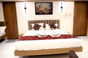 Top Ellora
