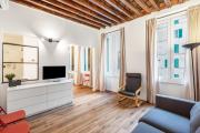 Old Town Living in historic center & AC - Happy Rentals