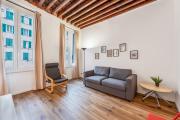 Old Town Living in historic center & AC - Happy Rentals