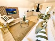 Beach Mews - Haven - Walk to Town and Beach - Two Bedroom Apartment - Sleeps 5
