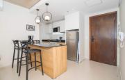 City View Apt with Workspace Pool and Gym Access