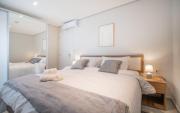 Vibrant Stay with Rooftop BBQ Pool and Near Malls