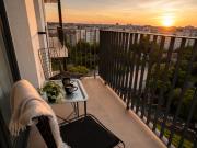 High-Rise Luxury Apartment with free parking