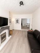 #186 Spacious Home for Work & Leisure - Sleeps 4-5