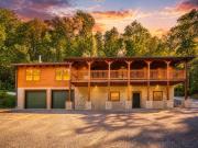 THE Cedar Lodge Games Hot Tub Movies Sleeps 20