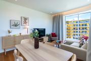 Horizon Quarteira 1BR beachfront, pool