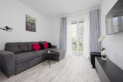 Stylish Apartment with Garden in Quiet Neighborhood by Noclegi Renters