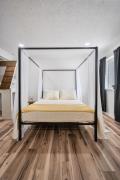 The Presidential Studio a Golden Getaway