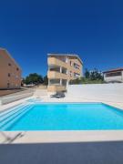 Pool Apartment Sol