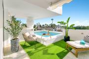 Modern Sea View Apt with Splash Pool in Calahonda