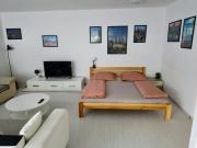 Martin City Stay - Elegant Apartment with Private Parking