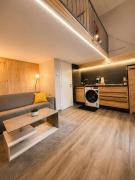 ZONA NAVIGLI Design Loft , Proiettore schermo 80"