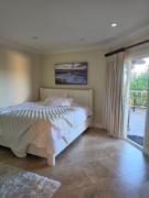 Top Woodland Hills