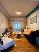 Kallisti Athens, 5 walk minutes from Metro