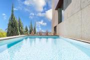 Skyline Retreat with pool by Portugal Active