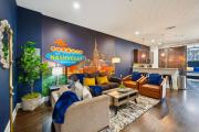 Fabulous NashVegas Loft Retreat near Vandy off West End Mins to Broadway