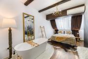 Mountain & Sunset View Apartment - Bathtub - Parking