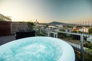 Penthouse Centrum Nitra Jacuzzi&View, free parking