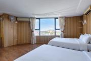 SAILING TOWER Hotel