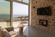 Eks Mani Peninsula Retreat