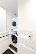 Elegant 2BR - Sleeps 6 - Steps from Arc de Triomphe
