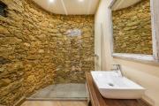 Spacious house with sea view in Quelfes, shared pool