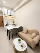 Family 2BR Apartment 2 Queen Beds Near Mall
