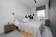 Spacious Apartment with a Balcony, Parking and Air-conditioning by Noclegi Renters