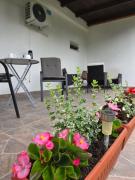 Apartman Jelena with Private Garden & BBQ