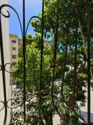 Peacefull Stay Near the Ocean, Dining & Airport