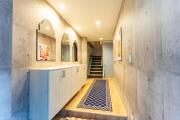 New,Luxury apt 1min walk trn station,6min to Namba