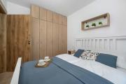 Przytulny Apartament z Tarasem i Parkingiem by Noclegi Renters