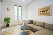 Sant Antoni 2BR Balcony AC & Workspace