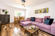 Open Mind Property - Hot Tub Retreat Sleeps 9