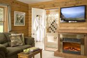 Romantic Suite with Hot Tub in a Bed and Breakfast in Arrington, Virginia