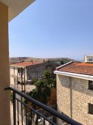Top Sutomore