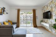 Spacious & Central Apartment with rare Parking