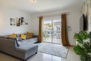 Spacious & Central Apartment with rare Parking