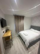Cosy 1 Bedroom Studio with Private Entrance